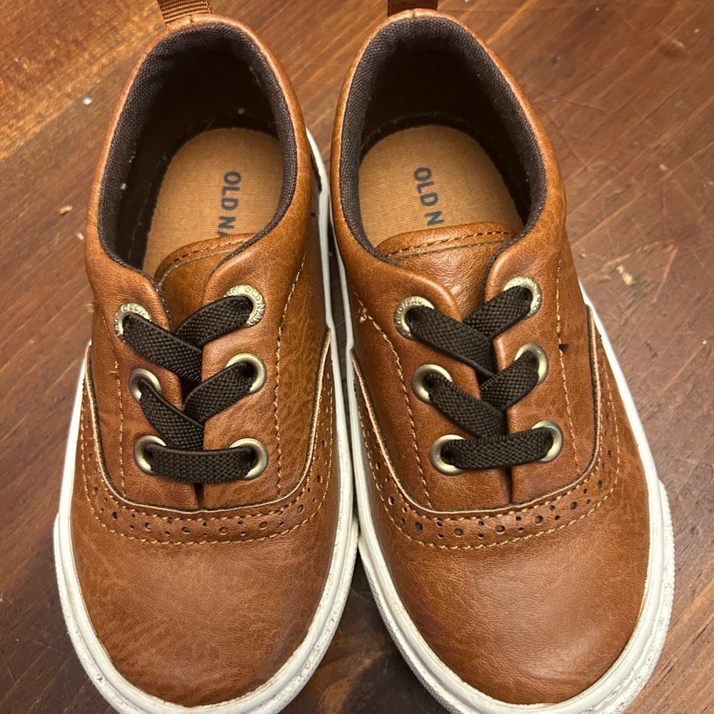 Old Navy Brown Sneakers Classic Oxford Style